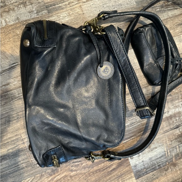 Wonder purse crossbody only used once ! Comes with coin purse - Picture 2 of 3